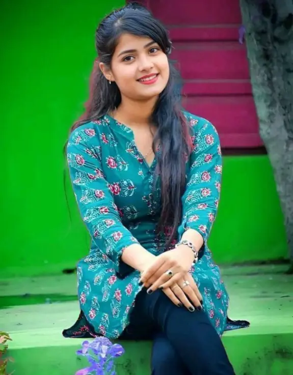 stylish ladki ki photo