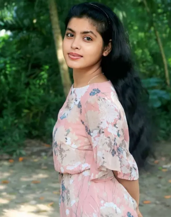 stylish ladki ki photo