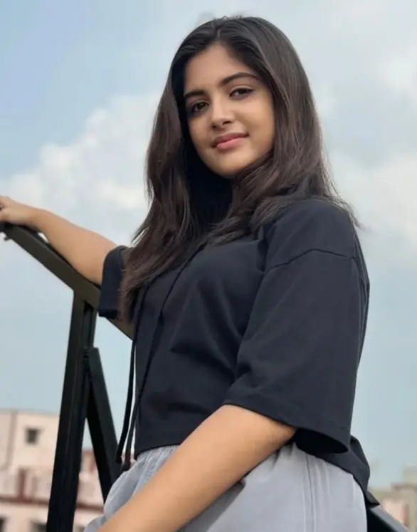 stylish ladki ki photo