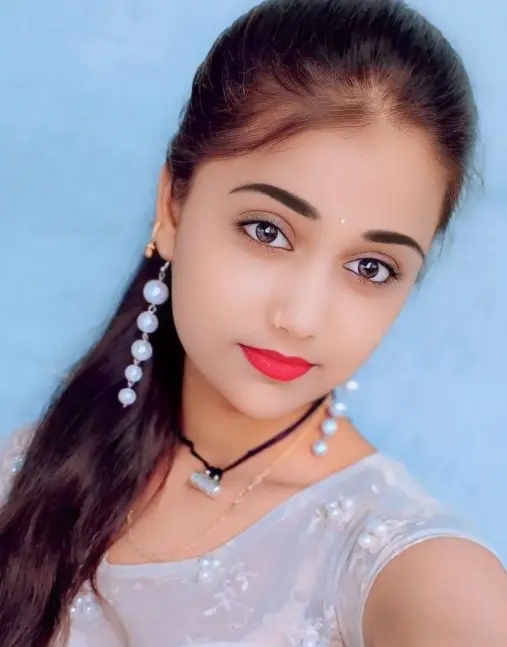 stylish ladki ki photo