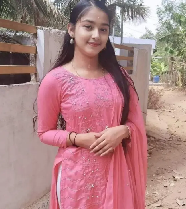 stylish ladki ki photo