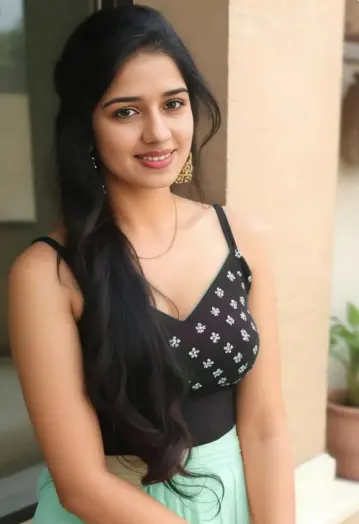 Trendy & Modern Bengali Ladki Ki Photo