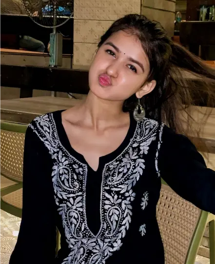 Trendy & Modern Bengali Ladki Ki Photo