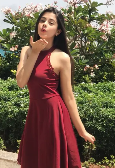 Trendy & Modern Bengali Ladki Ki Photo