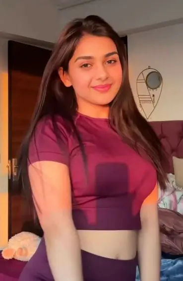 Trendy & Modern Bengali Ladki Ki Photo