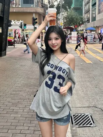 Modern Stylish Chinese Ladki Ka Photo