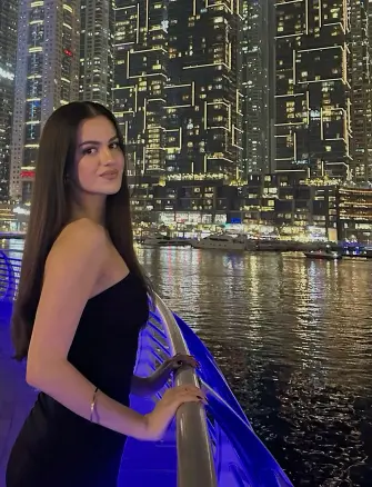 Dubai Ladki Ki Photo