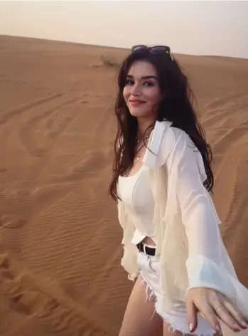 Dubai Ladki Ki Photo