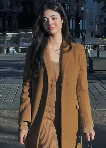 Dubai Stylish Ladki Ki Pic