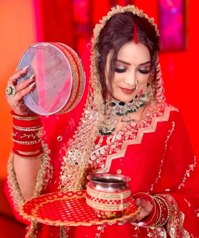 Karwa Chauth Ladki Ki Photo