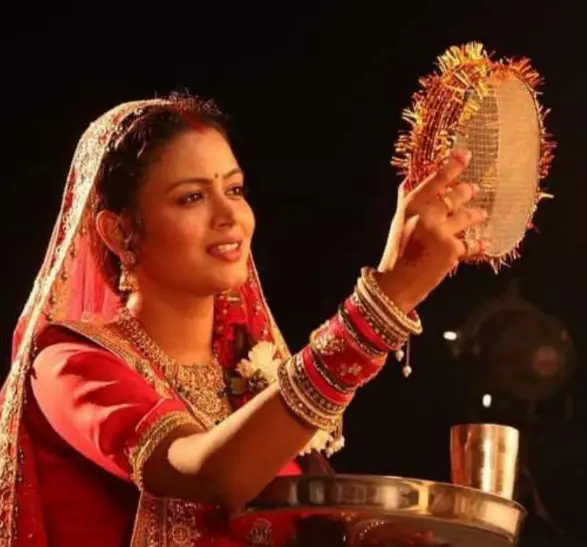 Karwa Chauth Ladki Ki Photo