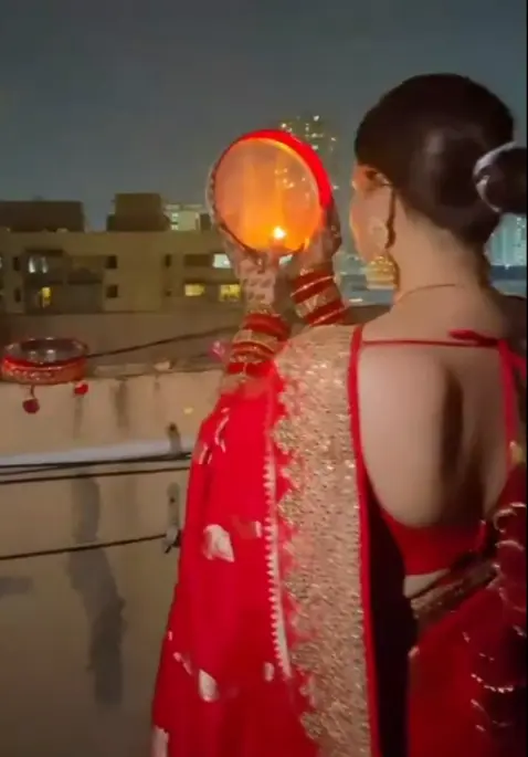 Karwa Chauth Ladki Ki Photo