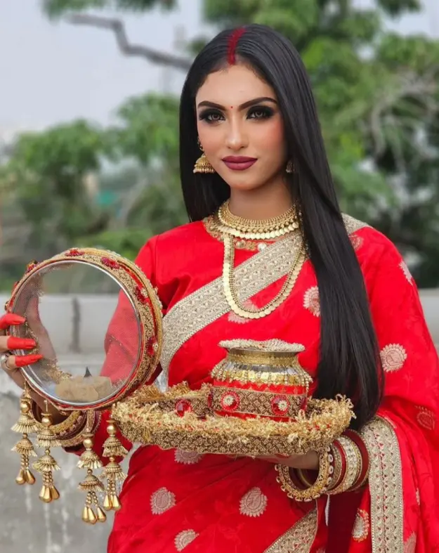 Status Keliye Karwa Chauth Ladki Ki Photo