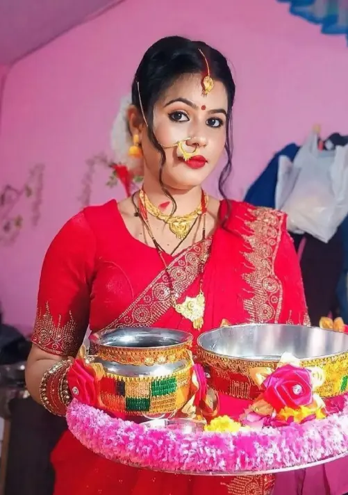 Beautiful Karwa Chauth Ladki Ki Photo