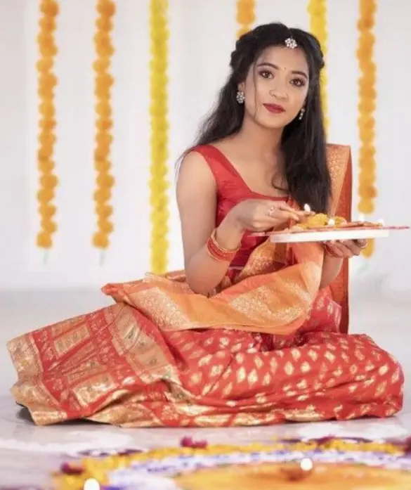 Cute Karwa Chauth Ladki Ki Photo