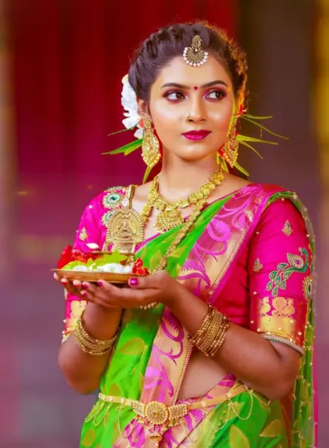 Cute Karwa Chauth Ladki Ki Photo