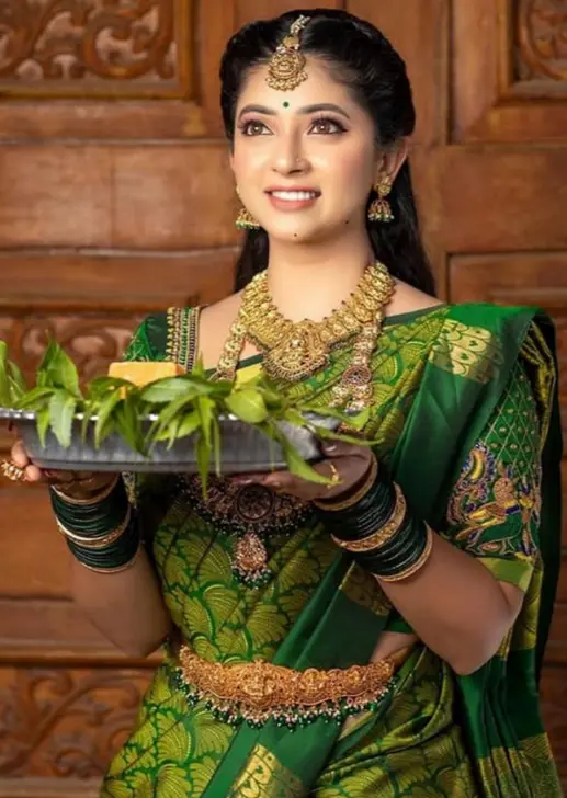 Cute Karwa Chauth Ladki Ki Photo