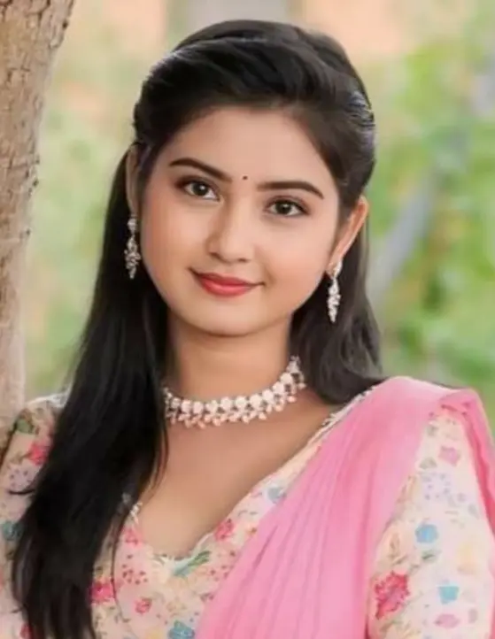 Ladki Ki Photo Saree Mein