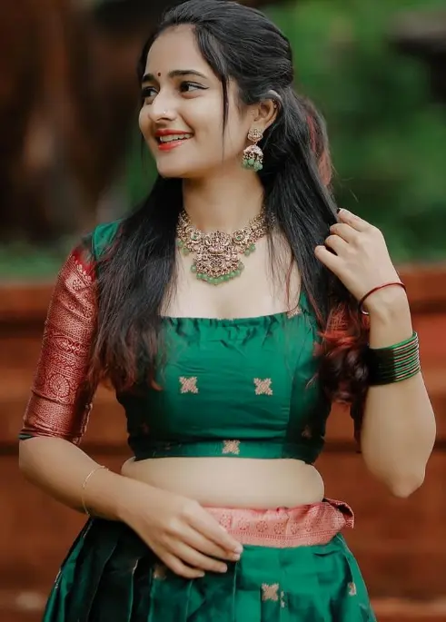 saree mein khubsurat ladkiyan
