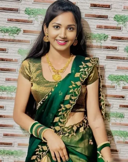 Stylish Ladki ki photos With Saree