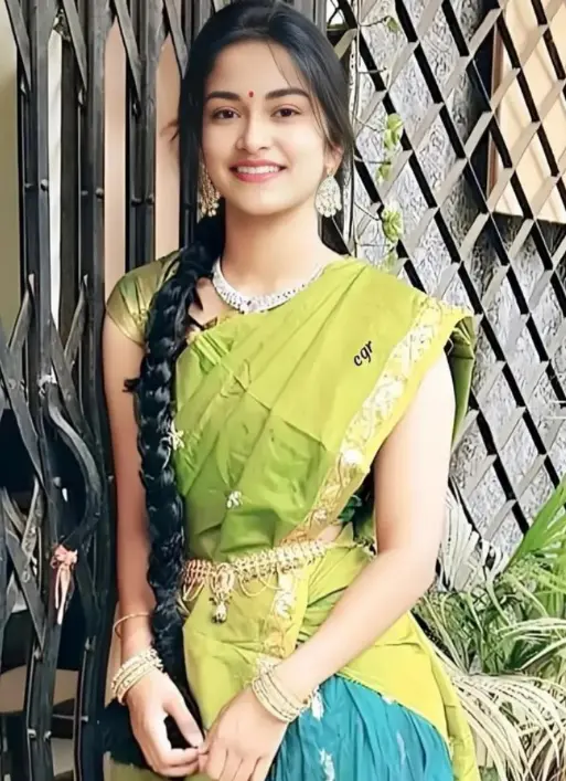 Stylish Ladki ki photos With Saree