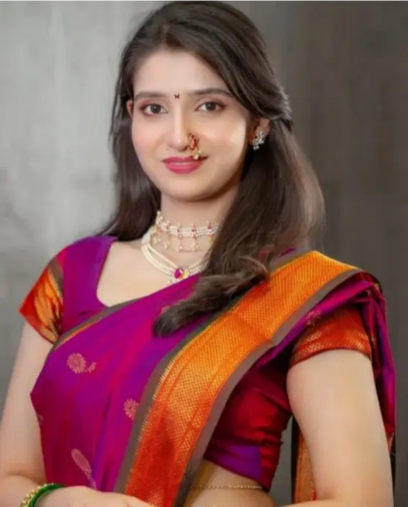 Stylish Ladki ki photos With Saree