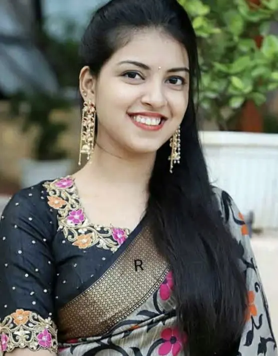 Beautiful Ladki ki Photos Saree Mein