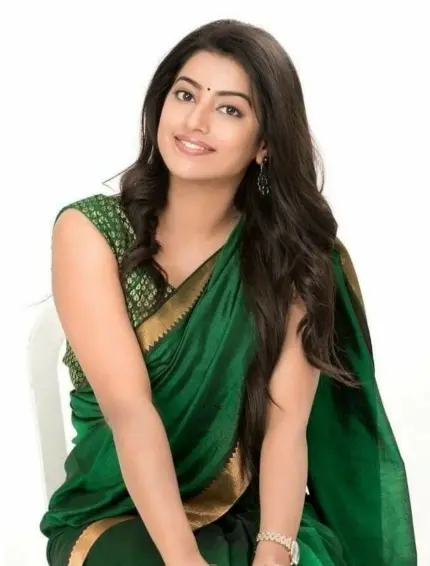 New Style Mein Ladki Ki Photo With Saree new Trend