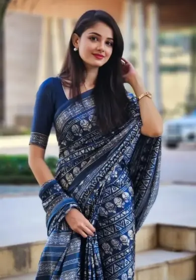 Sabse Khubsurat Ladki Saree Mein