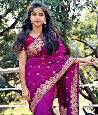 Sabse Khubsurat Ladki Saree Mein