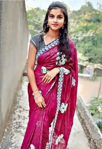 Sabse Khubsurat Ladki Saree Mein