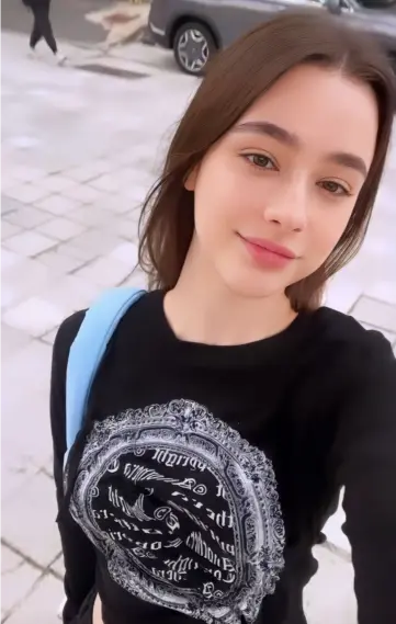 Russian Ladki Ki Photo