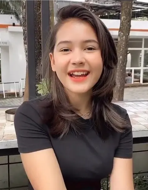 Russian Ladki Ki Photo