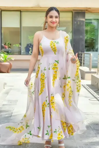 simple ladki ka whatsapp dp