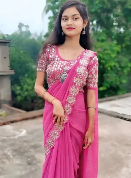 गांव की लड़की का फोटो