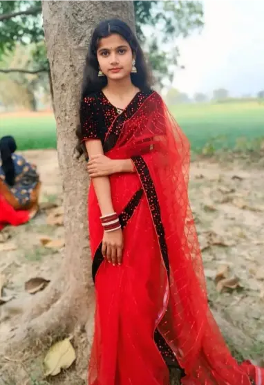 Cute Gaon ki ladki ka photo