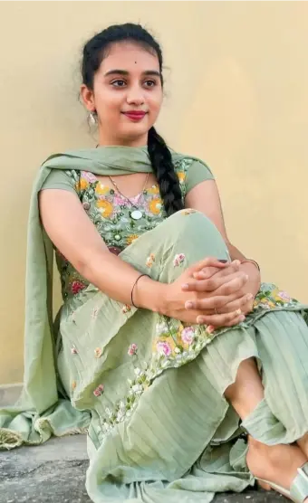 College Ki Ladki Ka dp