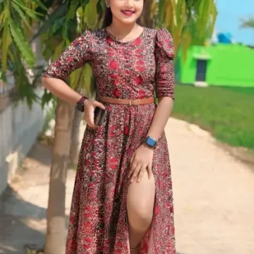 Duniya Ki Sabse Khubsurat Ladki Ka Photo with nice design looks