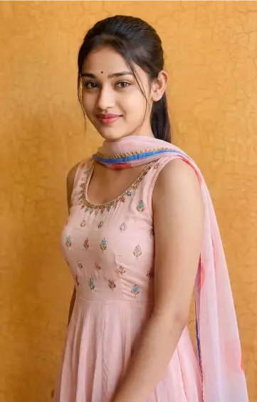 college campus ki stylish ladki ki photo