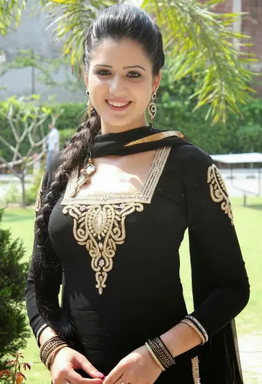 Isha Rikhi photo